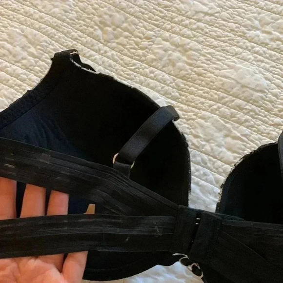 Victoria’s Secret - Picture 2 of 4